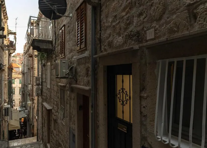 Palmotta Old Town House